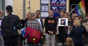 Protesty przeciw stanowi wyjątkowemu w kraju.