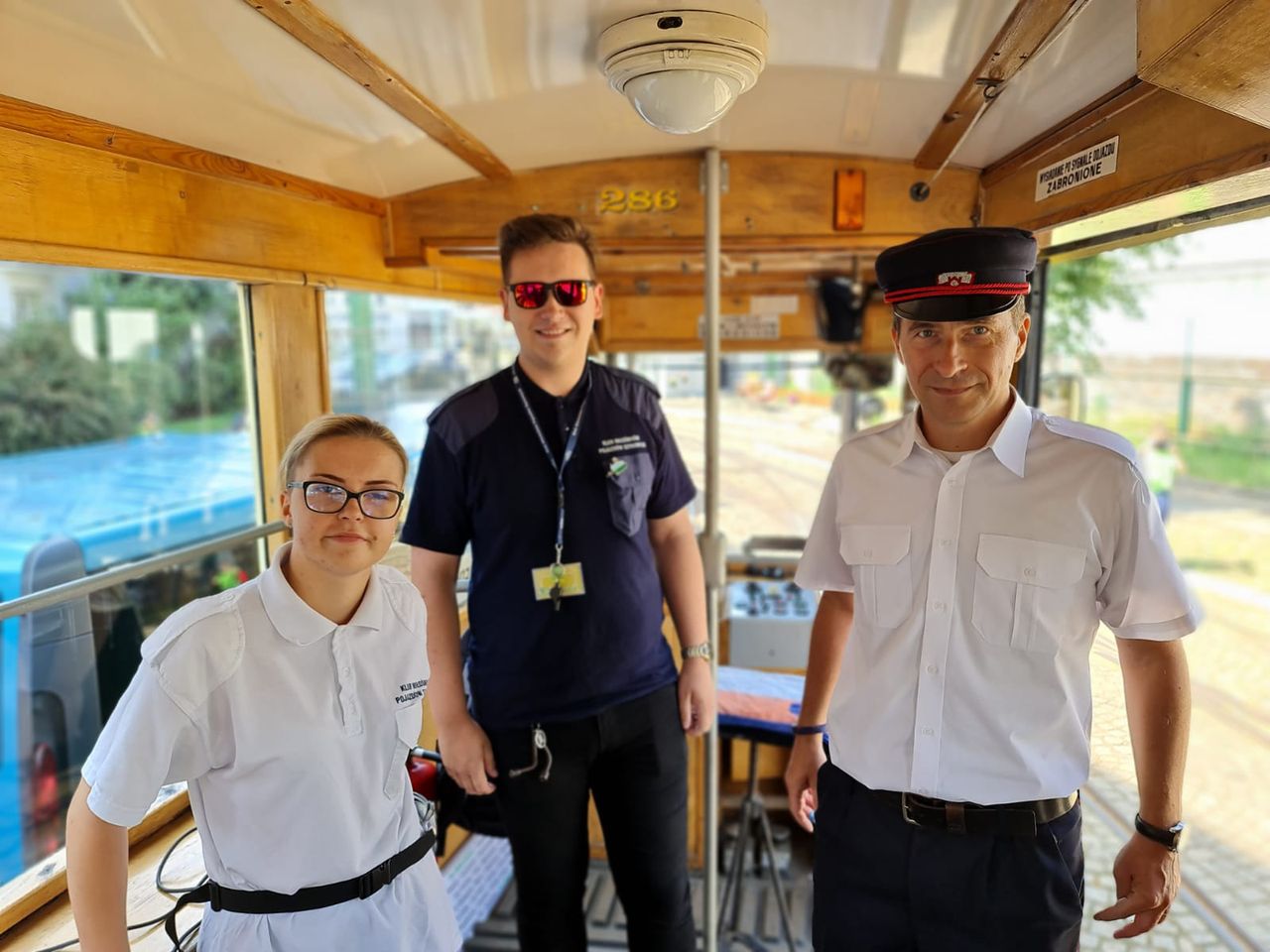 Pierwsi pasażerowie historycznej lini tramwajowej nr 0 już w podróży