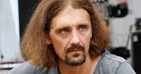 Dramatyczny stan Gienka Loski spędza sen z oczu jego najbliższym. Mama muzyka nie odchodzi od jego łóżka