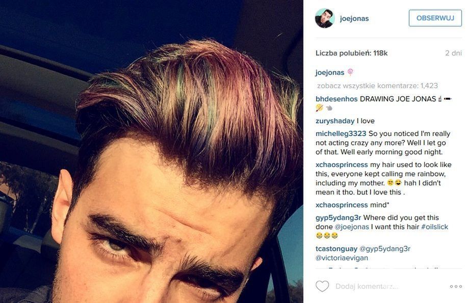 Joe Jonas ufarbował włosy na tęczowo (fot. Instagram)
