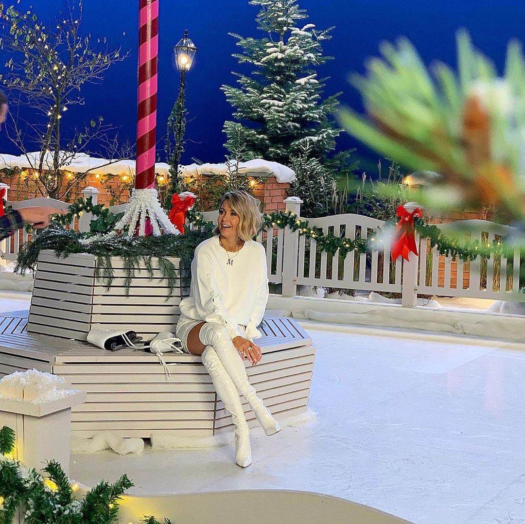 Małgorzata Rozenek w lateksowej mini i kozakach