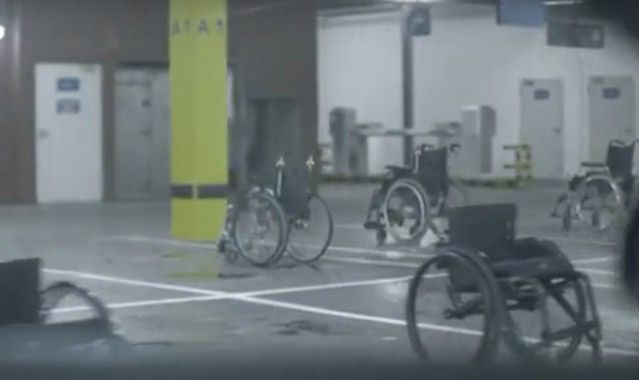 Wózki inwalidzkie na miejscach dla samochodów. Doskonała akcja!