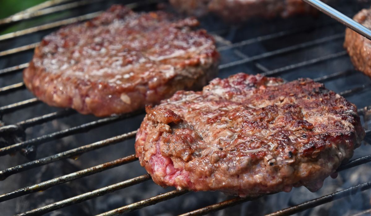 mięso do burgera - Pyszności; foto: Canva
