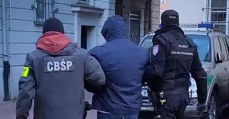 KAS i CBŚP zatrzymały członków grupy przestępczej, która wyłudziła 23 mln zł