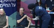 W Izraelu rozpoczęto podawanie trzeciej dawki szczepionki. Przyjął ją prezydent wraz z żoną.