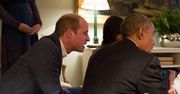 Książę George wita Baracka Obamę w dość nietypowym stroju! Musicie to zobaczyć!