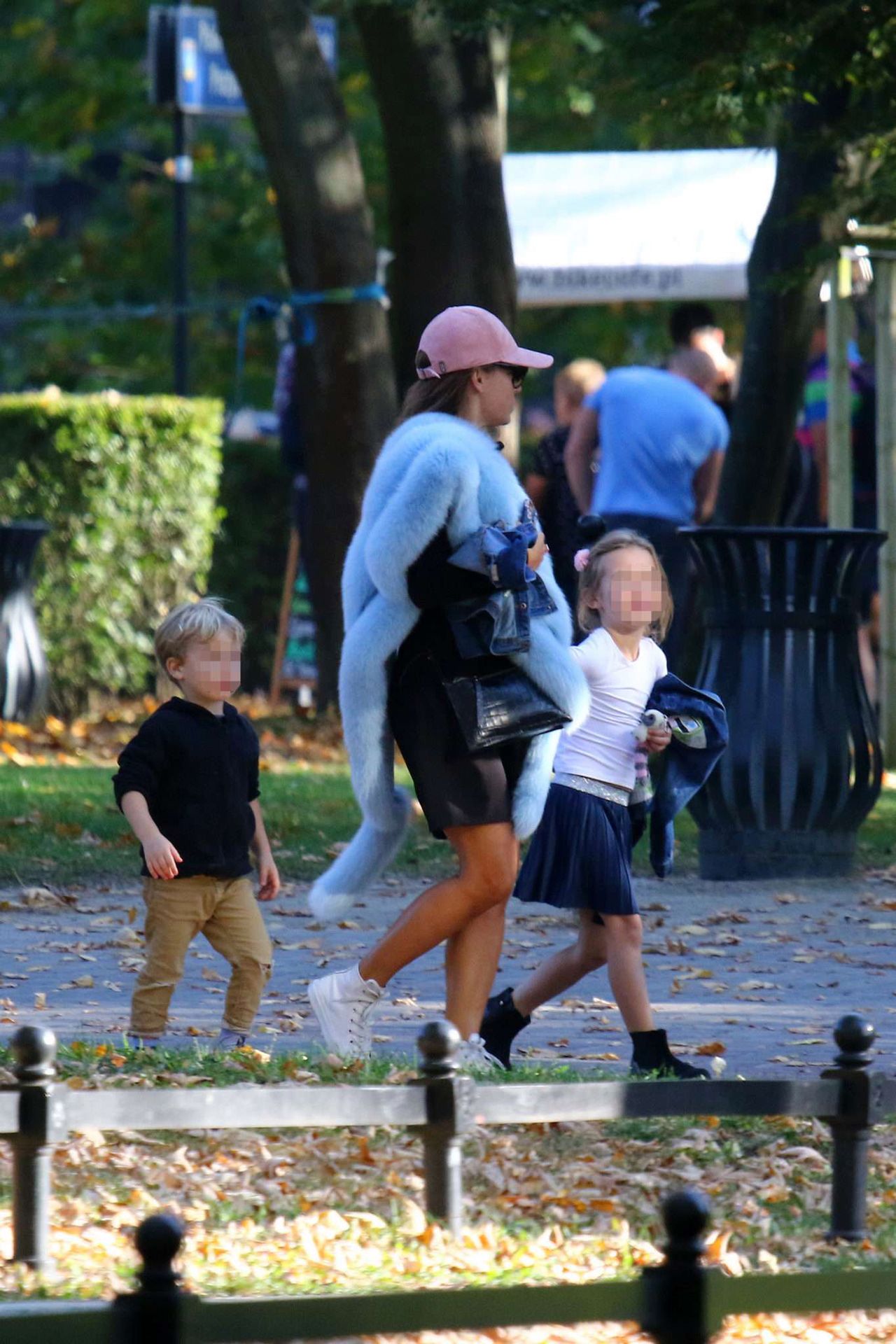 Anna Mucha z synem i córką na spacerze po Sopocie
