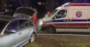 Przejechał przez dwa przejścia na czerwonym, potrącił pieszego, uciekł, uderzył w inny samochód. Usłyszał dwa zarzuty