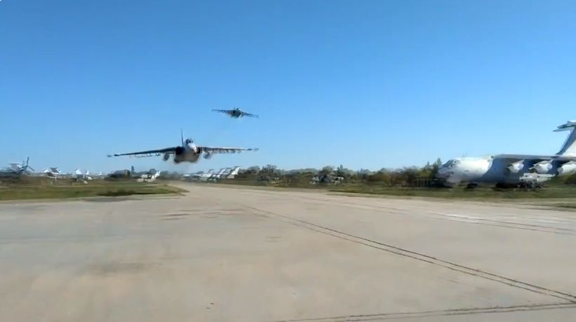 Niesamowicie niski przelot dwóch Su-25m