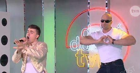 Tomasz Niecik ze słynnym "Lodołamaczem" na scenie Dzień Dobry TVN [wideo]