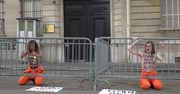 Protest półnagich aktywistek FEMEN-u przed ambasadą Egiptu w Paryżu. Sprzeciwiają się wyrokowi dla gwiazd TikToka