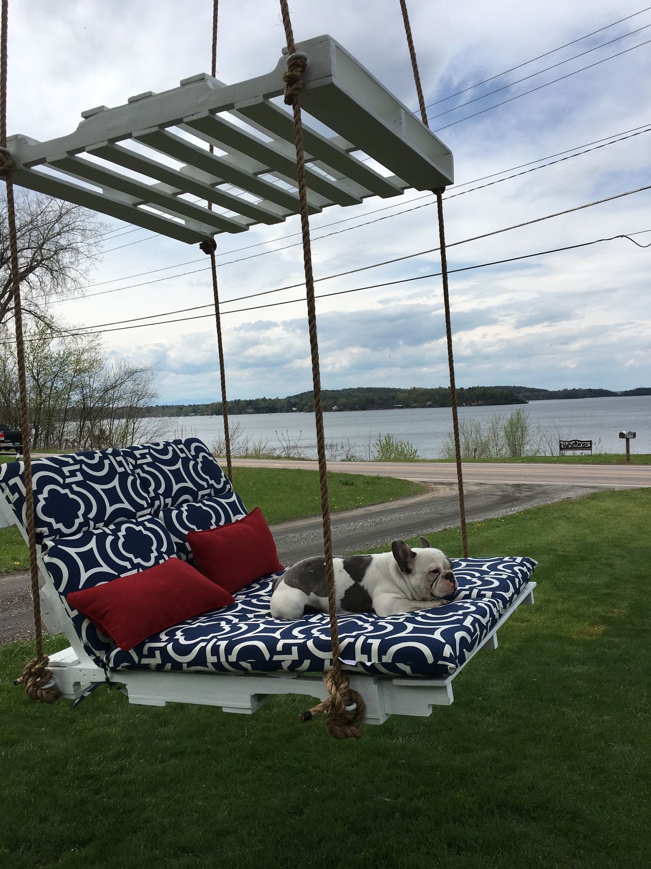 Pallet Hanging Lounge Swing