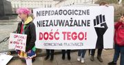 Protest osób z niepełnosprawnościami oraz ich opiekunów przed Pałacem Prezydenckim