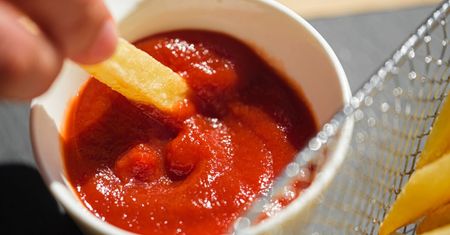 Domowy ketchup - najlepszy przepis. Przygotuj pomidorowy przysmak
