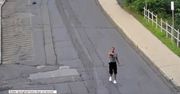 Biegał po ulicach, wymachiwał bronią i strzelał w powietrze. Został zatrzymany.