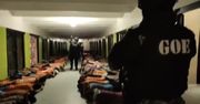 Nalot ekwadorskiej policji na więzienie w Guayaquil. Przeszukanie po bitwie gangów.