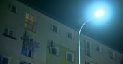 4-letni chłopiec stał na parapecie na czwartym piętrze