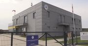 Śmigłowiec LPR uziemiony przez śmieci. Przed startem ratownicy musieli posprzątać łąkę