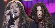 Sopot Festival 2017: Michał Szpak w czarnym płaszczu, pod którym miał czerwony garnitur! Co za stylizacja!