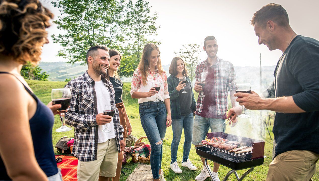 Savoir-vivre na grillu. Oto kiedy w grę wchodzi jedzenie rękami