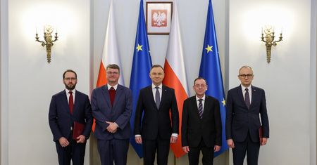 Skazani na więzienie Mariusz Kamiński i Maciej Wąsik pojawiają się w Pałacu Prezydenckim