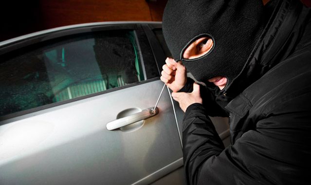 Jak się zabezpieczyć przed kradzieżą auta?