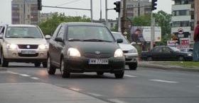 Światła mijania włączone cały rok i całą dobę