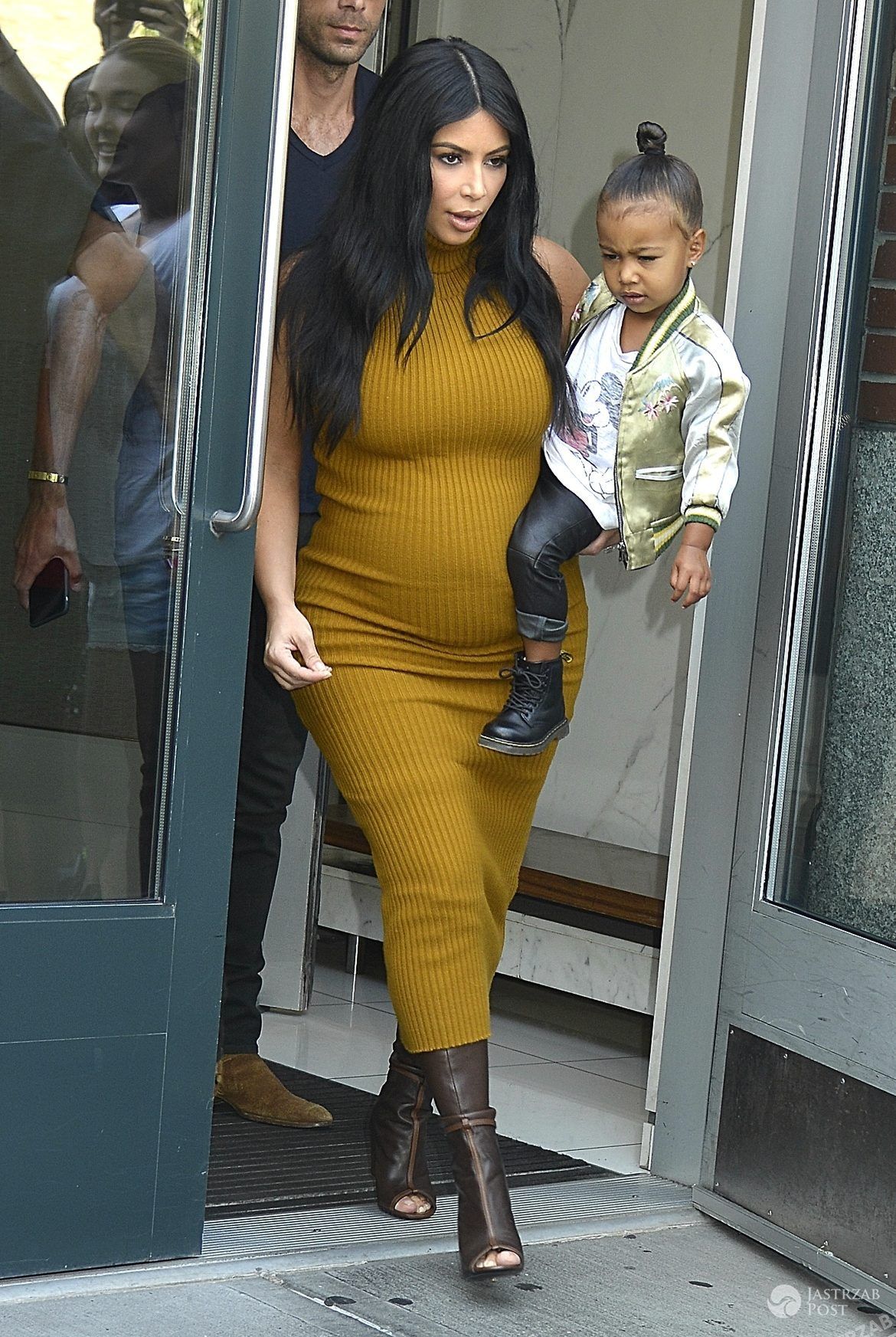 Kim Kardashian, wrzesień 2015. Stylizacje w drugiej ciąży (fot. ONS)