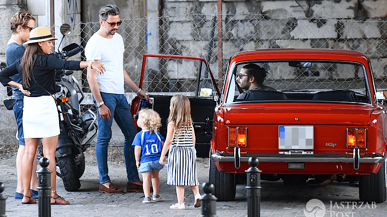 Anna Mucha z dziećmi na spotkaniu z Radzimirem Dębskim