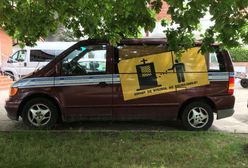 Ksiądz nie potrzebował mercedesa, aby się nim wozić. Jedzie i kasuje grzechy w całej Polsce