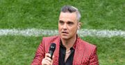 Robbie Williams zaśpiewał podczas ceremonii otwarcia Mistrzostw Świata 2018. Pokazał środkowy palec do kamery