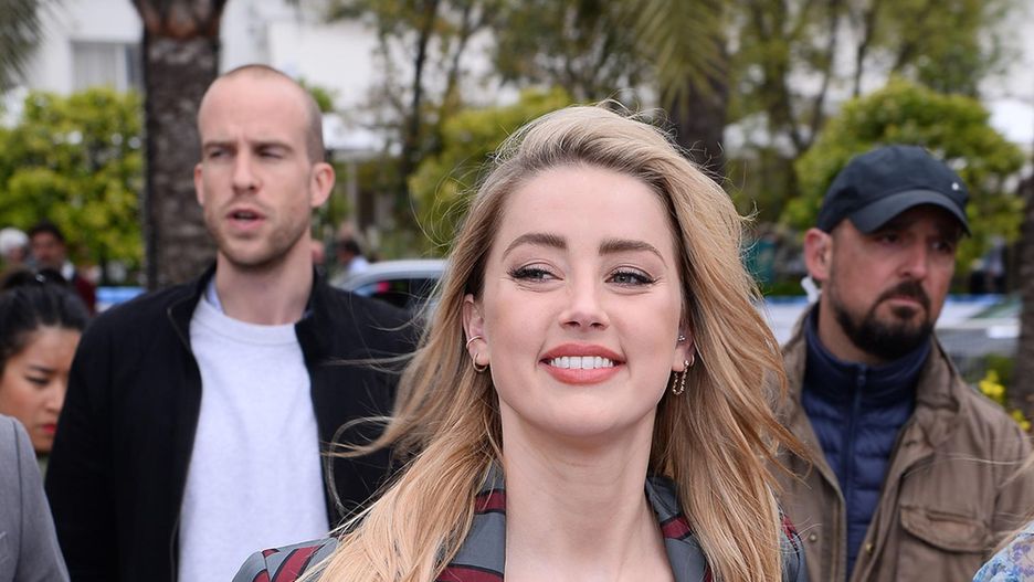 Sukienka Amber Heard nie chciała współpracować z gwiazdą na czerwonym dywanie w Cannes