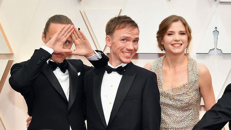 Bartosz Bielenia, Jan Komasa i Eliza Rycembel na czerwonym dywanie w Hollywood