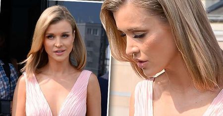 Sukienka spłatała Joannie Krupie przykrego figla na konferencji "Top Model"! Nie uwierzycie co robił Dawid Woliński, gdy modelka walczyła z kreacją