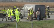 Na A2 przewrócił się dostawczy samochód. W części towarowej jechało kilkunastu obcokrajowców