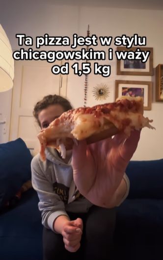 Pizza w stylu Chicago - Pyszności; źródło: Instagram