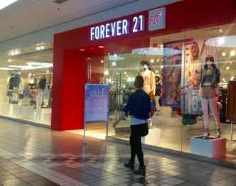 Forever 21 grozi bankructwo. Sieć już zamknęła część sklepów
