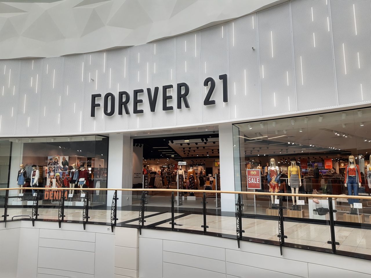 Forever 21 uratowane. Sieć modowa uniknie bankructwa