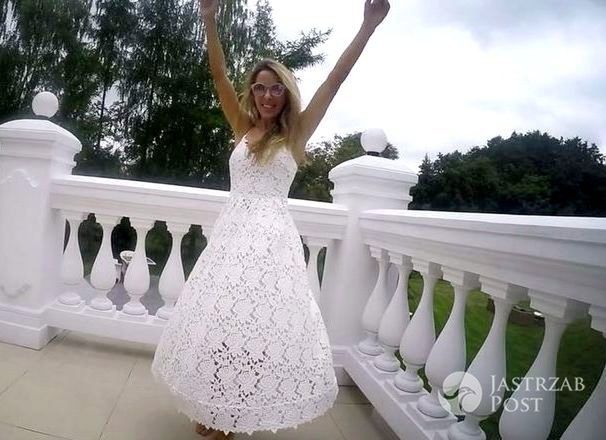 Ewa Chodakowska w białej sukience z koronki H&M