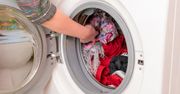 Bęben pralki ładuję w jeden sposób. Ubrania nie blakną i nie mechacą się