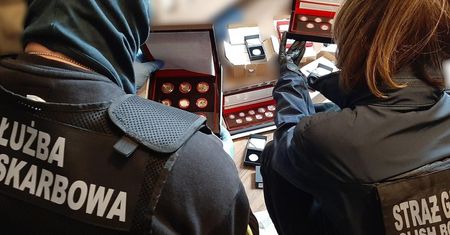 Służby rozbiły grupę przestępczą odpowiedzialną za przemyt 18,8 mln paczek papierosów do Polski