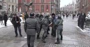 Inscenizacja milicyjnej łapanki na ulicach Gdańska. 40. rocznica stanu wojennego.