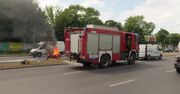 W Warszawie zapalił się motocykl. Spłonął doszczętnie na środku ruchliwej drogi