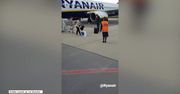 Przechwycenie samolotu pasażerskiego przez Białoruś. Pasażerowie sfilmowali akcję służb specjalnych w Mińsku.
