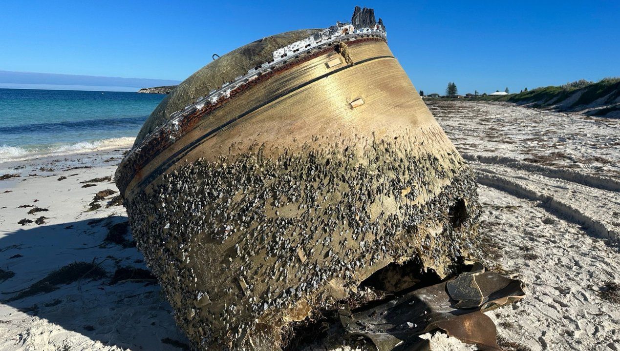 Tajemniczy obiekt znaleziono w okolicy australijskiej plaży. Fot. Twitter/Australian Space Agency