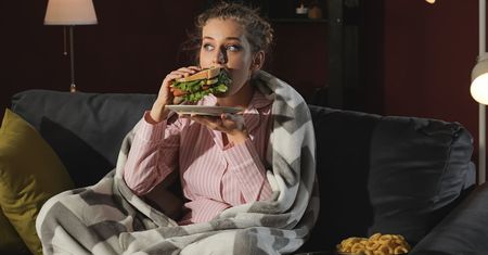 Są 4 produkty, których nie wolno jeść na kolację. Konsekwencje są fatalne
