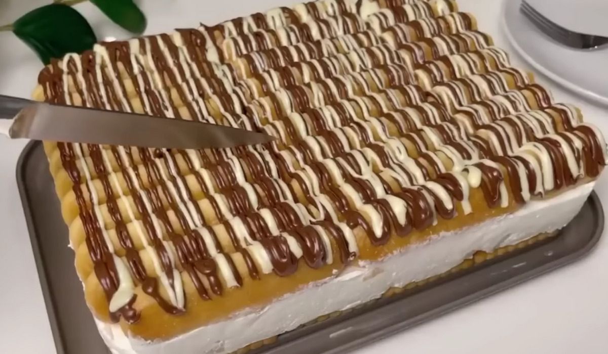 Kremowe ciasto bez pieczenia - Pyszności; foto: kadr z materiału na kanale YouTube: Ricette dolci