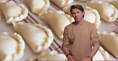 Karol Okrasa robi pierogi inaczej niż wszyscy. Ciasto jest maślane, pulchne i miękkie