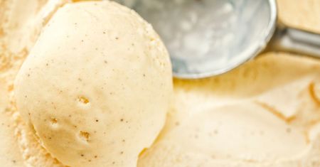 Lody, po których nie przytyjesz. Smakują lepiej niż sklepowe a robi się je z prostych składników