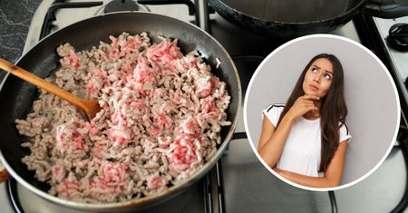 Co oznacza woda na patelni podczas smażenia mięsa mielonego? Większość z nas nadal nie ma pojęcia